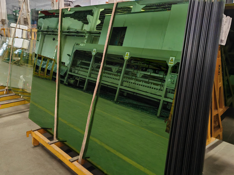 翡翠绿镀膜钢化玻璃